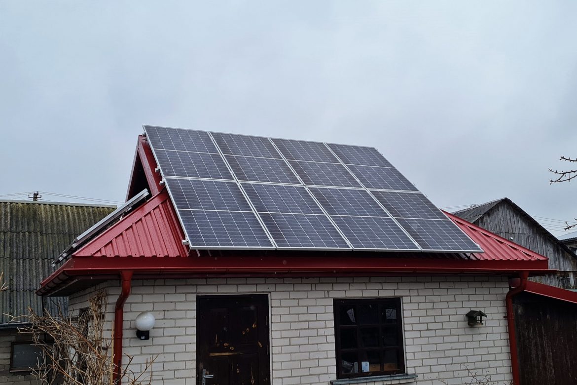 Saulės elektrinė ant šalitinio stogo